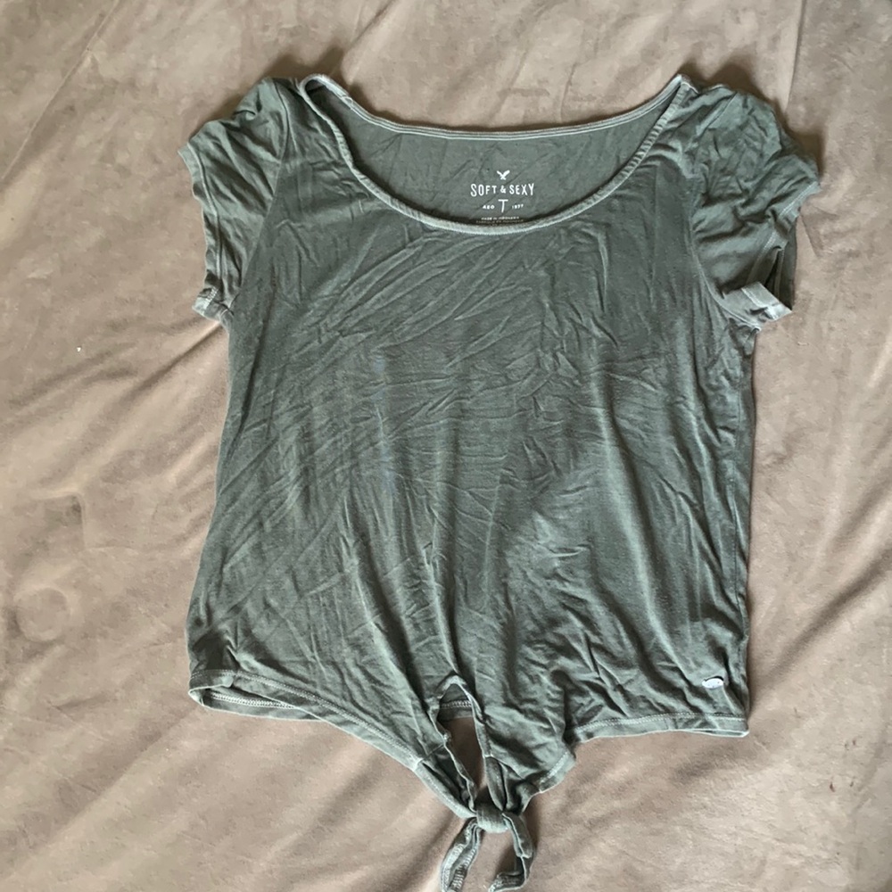 WOMEN SOFT AND SEXY OLIVE GREEN TEE SHIRT SIZED MEDIUM